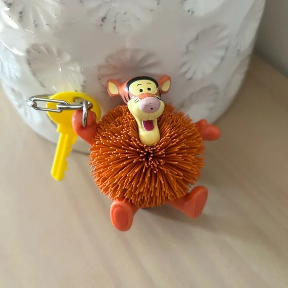 Vintage 1998 Disney Tigger Koosh Ball Keychain Rubber Filament Collectible Toy - Picture 1 of 4